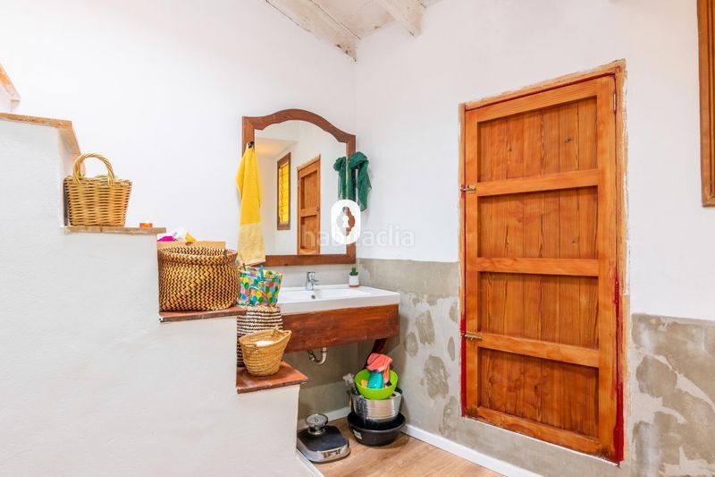 Foto bb052b3a-919f-44df-82e5-214b65bfd3a9. Casa aparellada amb aparcament a Selva