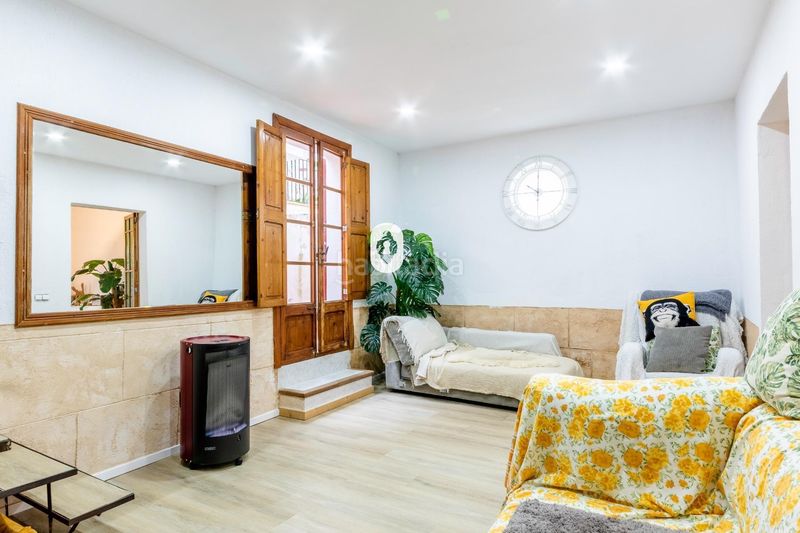 Foto f69df449-8341-4ac4-bfad-2576c3cfd6bf. Casa aparellada amb aparcament a Selva