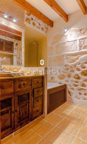 Foto 5b9eeaad-f4e0-4039-8249-f4d5ac281e29. Casa adossada amb aparcament a Selva