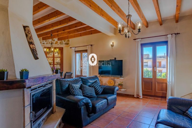 Foto b5a99d66-6079-4bf9-9a92-ed3931ba7b1c. Casa adossada amb aparcament a Selva