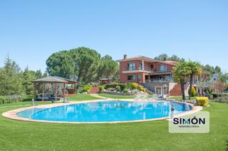 Xalet a Sant Fruitós de Bages. Exclusiva villa con vistas y todo lujo de detalles!