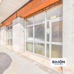 Local Comercial a De mossèn vall 24. Local muy luminoso de 125m2 en muy buena zona y listo para entra