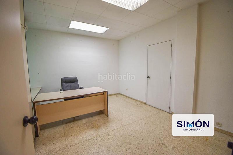 Foto b6d40dc2-ffa9-4f21-ad02-d2feb30d5f7e. Local comercial a de mossèn vall 24 a Valldaura-Carretera de Cardona Manresa