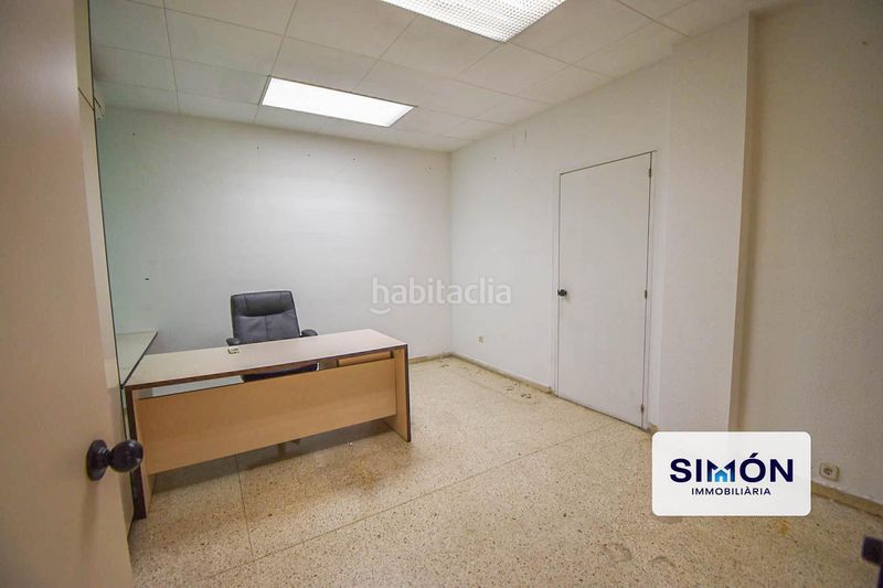Foto b6d40dc2-ffa9-4f21-ad02-d2feb30d5f7e. Affitto locale commerciale in de mossèn vall 24 in Manresa