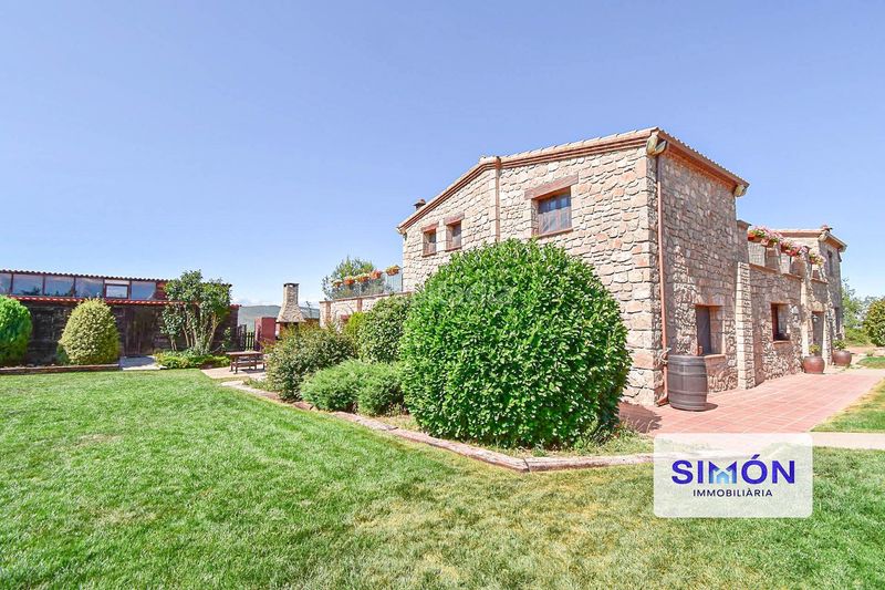 Foto 0051a8a5-275c-4fce-bb80-9c84801dea4b. Country house with heating pool in Sant Pere Sallavinera