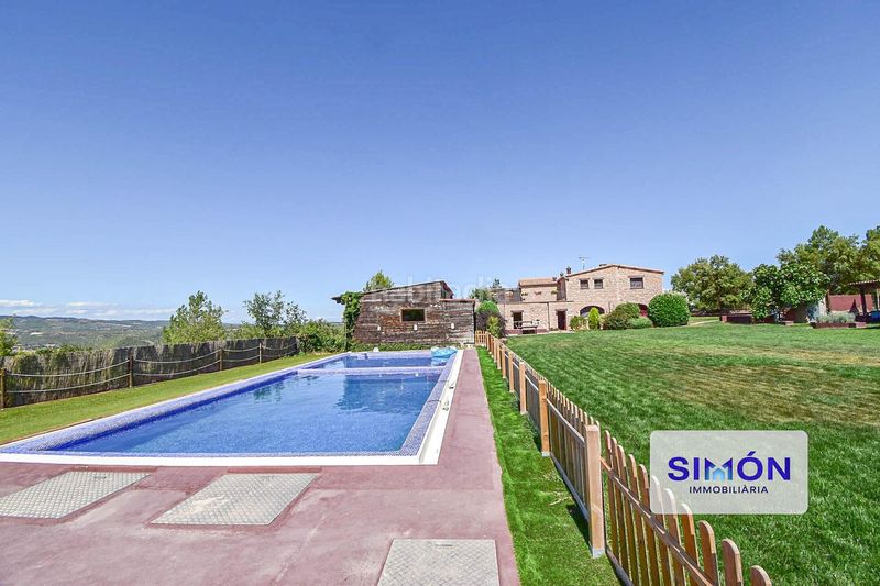 Foto 17c3353d-f303-417f-9373-75dd554cf75e. Country house with heating pool in Sant Pere Sallavinera
