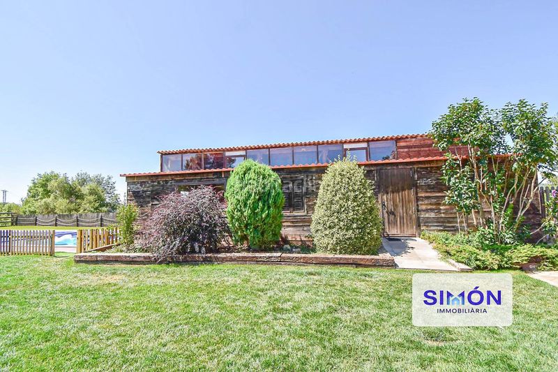 Foto 24f76150-9fda-4850-8b93-7884280f212e. Country house with heating pool in Sant Pere Sallavinera