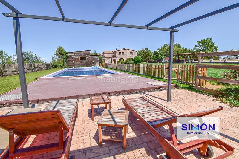 Foto 32e0a1b1-3a26-4548-bc99-e01dba40359b. Country house with heating pool in Sant Pere Sallavinera