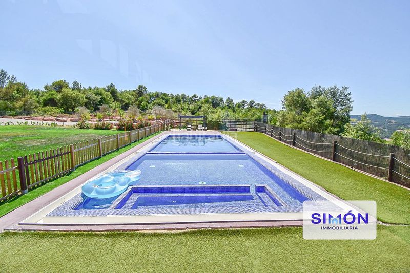 Foto 9ab49142-170f-453e-8565-1a746385e217. Country house with heating pool in Sant Pere Sallavinera