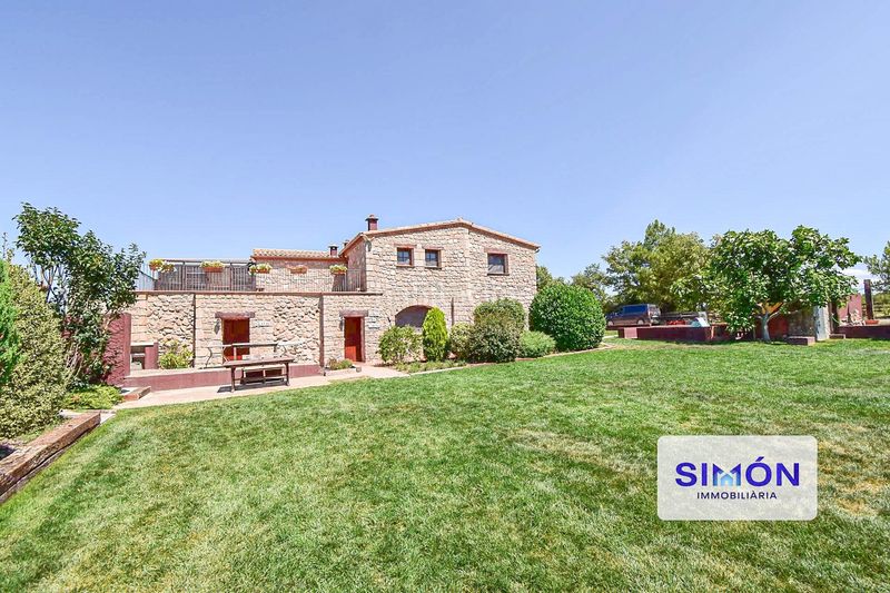 Foto f4b7bd47-2694-4533-bc0c-b762b156923b. Country house with heating pool in Sant Pere Sallavinera