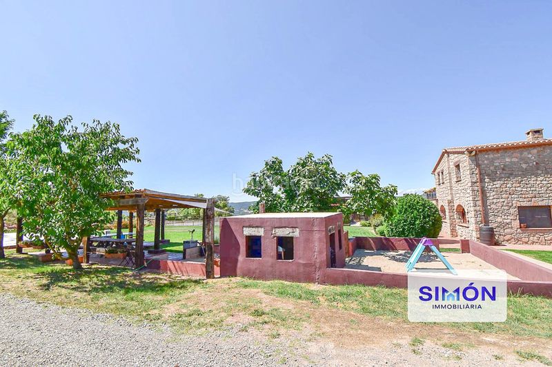 Foto f894fa7e-94a8-46f4-b87a-864223836138. Country house with heating pool in Sant Pere Sallavinera