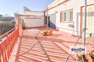 Semi detached house in Calaf. Gran casa como local de 741 m2 construidos con muchas posibilida