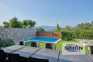Country house in Casserres. Fantástica masia restaurada con mucho encanto, de 405 m2 i con e