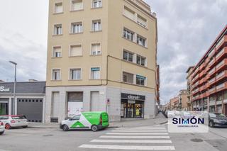 Rent Office space in Carretera de Vic - Remei. Inmejorable oficina muy visible en la ben plantada de manresa y