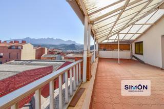 Casa en Sant Vicen de Castellet. Majestuosa casa con local enorme, 588m construdos y mltiples t