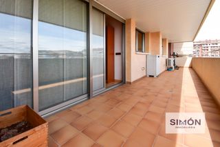 Rent Flat in Bases de Manresa - Carretera de Santpedor. Piso en las bases, 3 habitaciones, 2 baños, parking y terraza co
