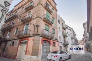 Edifici a Artés. Edificio de 629 m2 para inversores, alquilado en el centro de ar