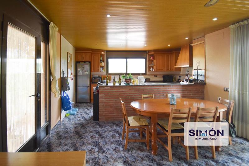 Foto 1d6875a8-f471-4ac5-8027-63613676c759. Haus mit parking pool in Rellinars