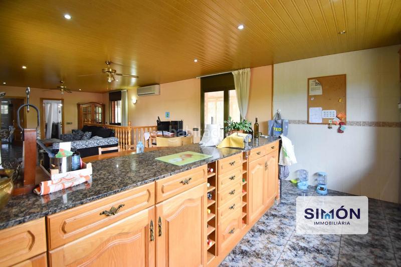 Foto a6ad2420-f1f3-4478-af7c-24d67d044478. Haus mit parking pool in Rellinars