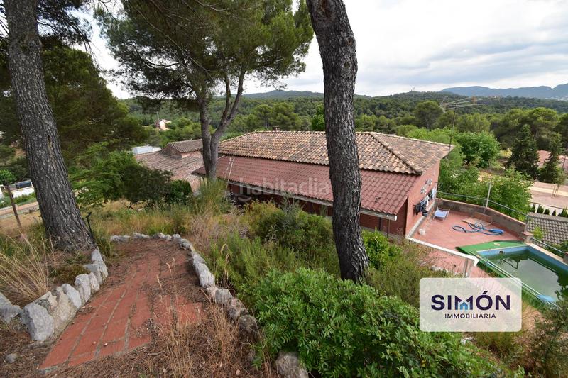 Foto aab6820b-9343-447c-b731-b37e423a40a4. Haus mit parking pool in Rellinars