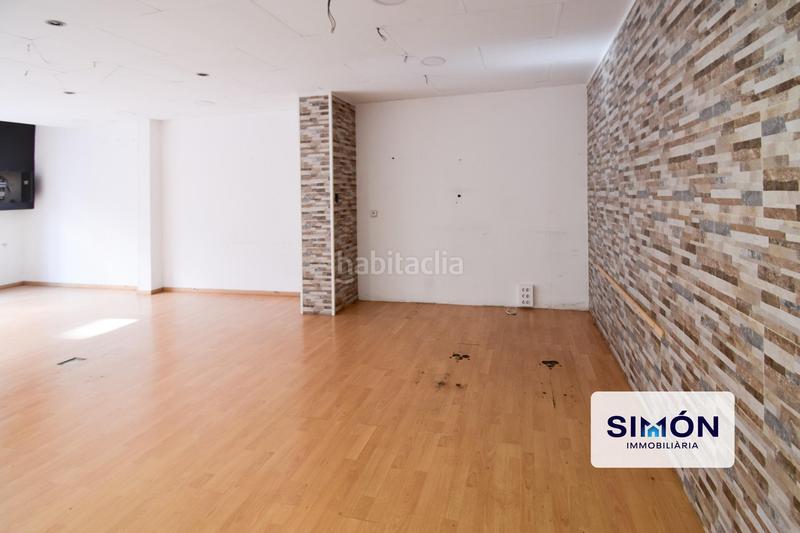 Foto 457dd291-1a01-40df-87bf-42d6e0a04f32. Lloguer local comercial a bases de Manresa - carretera de santpedor Manresa