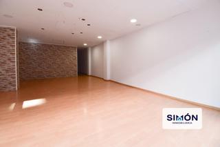 Location Local commercial à Bases de Manresa - Carretera de Santpedor. Local muy amplio de 98m2 en muy buena zona y listo para entrar!