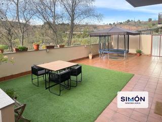 Pis a Artés. Piso de 3 habitaciones, con terraza de 71 m2, patio, plaza de pa