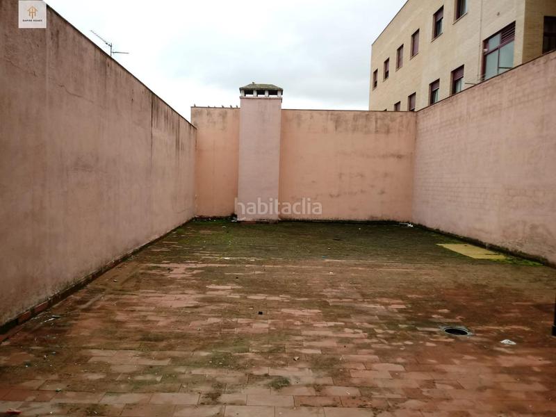 Foto c04cfd58-92dc-4d65-b98e-488be9eba503. Alquiler local comercial se alquila local en zona centro en Cáceres