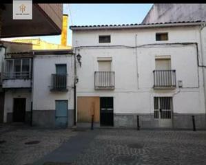 Casa a Moraleja. Se vende casa en zona comercial de moraleja