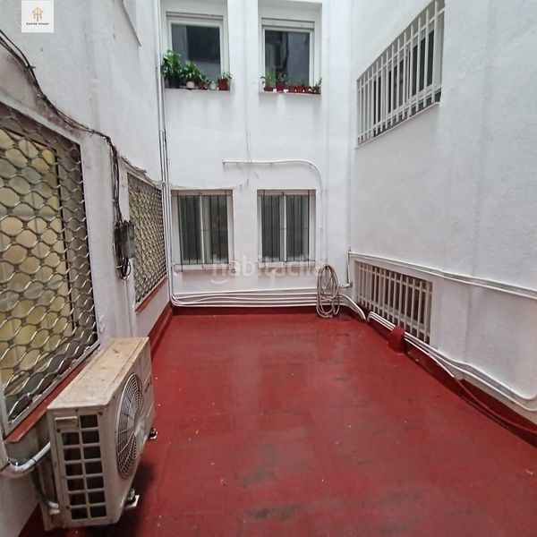 Foto e202c803-1cc1-43d1-9fff-412557dffcc3. Local comercial a Centro Cáceres