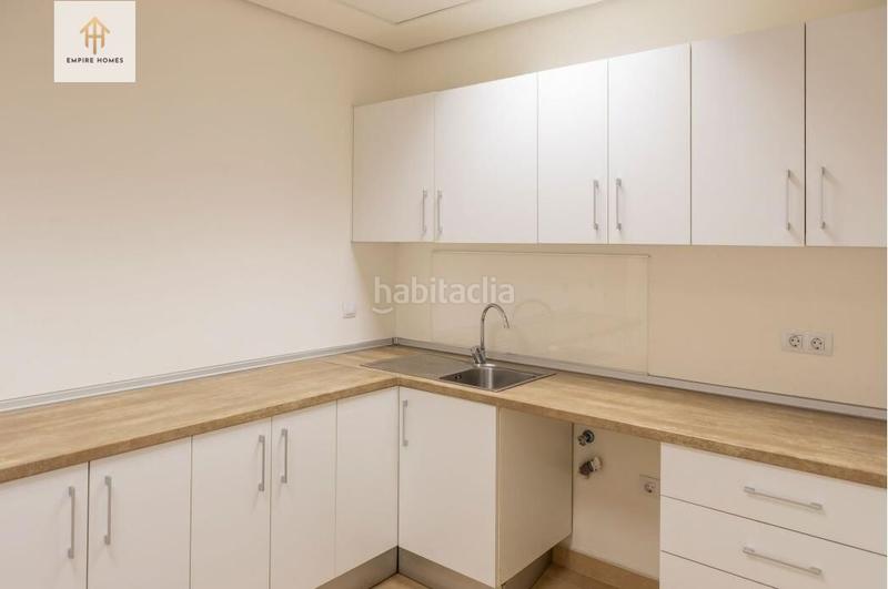 Foto 00881811-3178-4f24-b452-8a7f8822bf89. Alquiler edificio empire homes alquila un edificio de oficinas en valenciapolígono industrial Fuente del Jarro en Paterna