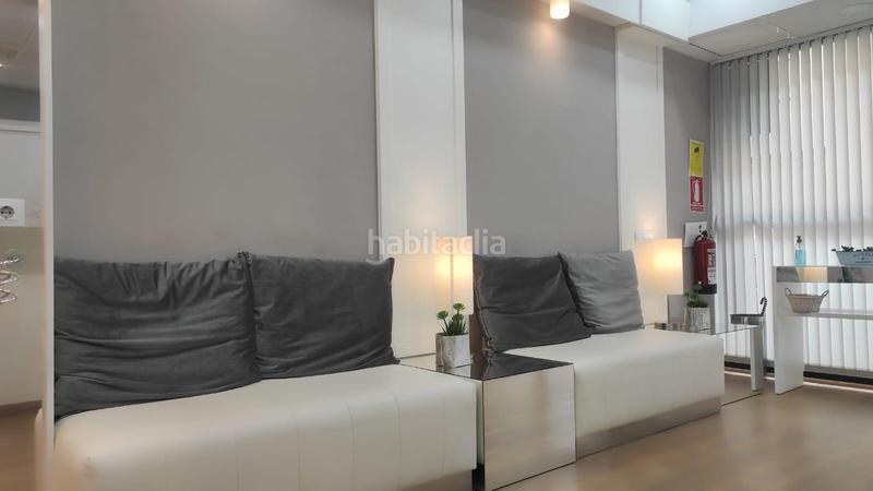 Foto b89b4c5f-81de-4da1-8e1f-5483d21df4b1. Alquiler local comercial traspaso de actividad en salón de belleza en pleno Centro! negociable!!!! en Cáceres