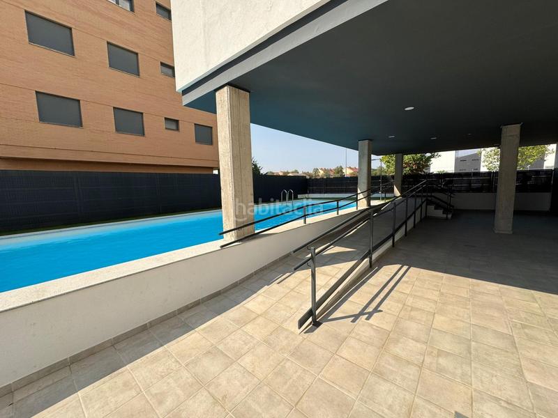 Foto 40a04cdb-1cdc-49e9-8bf3-30ca63ec530b. Alquiler piso empire homes ofrece piso de nueva construcción equipado con piscina ideal para parejas en Cáceres