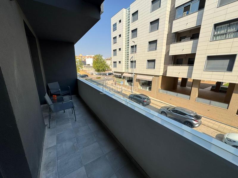 Foto 51188eeb-e49f-450a-a5ad-a48f62df2280. Alquiler piso empire homes ofrece piso de nueva construcción equipado con piscina ideal para parejas en Cáceres