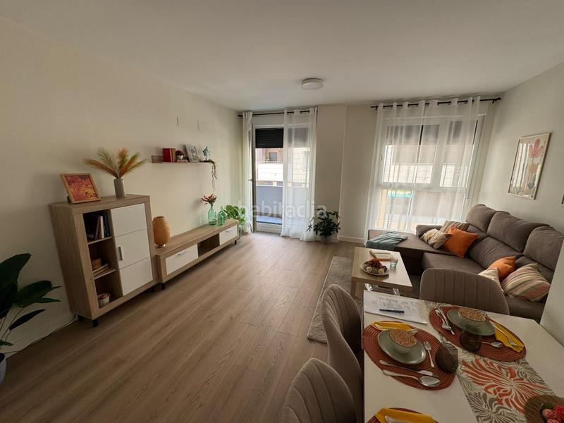 Foto 5837338a-5e8f-4853-9c07-8a73aff343ff. Alquiler piso empire homes ofrece piso de nueva construcción equipado con piscina ideal para parejas en Cáceres