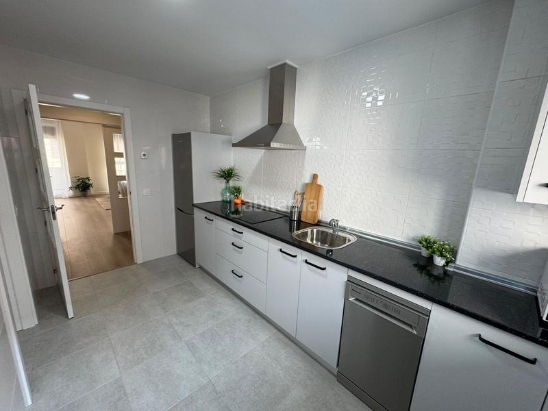 Foto 790c8ecf-bc55-45a4-ba53-3f1ffadbaa79. Alquiler piso empire homes ofrece piso de nueva construcción equipado con piscina ideal para parejas en Cáceres