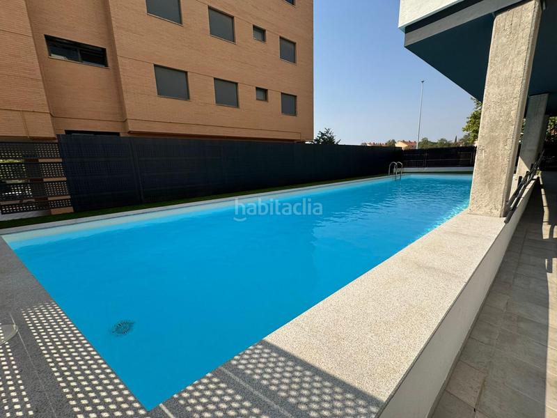 Foto a8a3d997-60c3-47df-9e0f-764c5ad58acc. Alquiler piso empire homes ofrece piso de nueva construcción equipado con piscina ideal para parejas en Cáceres