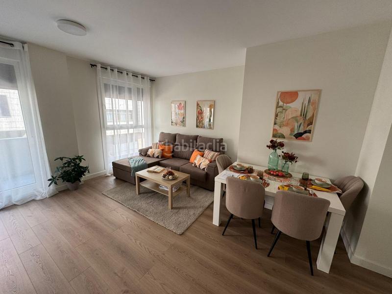 Foto b7a4642b-b128-4193-b927-8d759b122168. Alquiler piso empire homes ofrece piso de nueva construcción equipado con piscina ideal para parejas en Cáceres