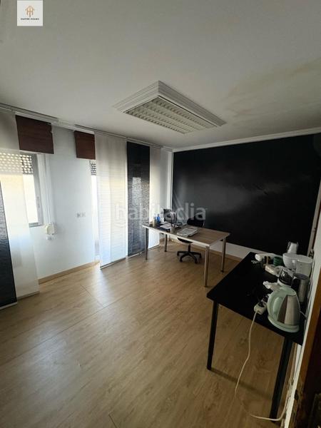 Foto ba63ee49-5534-4af0-acdb-fb437cf22b69. Alquiler oficina moderno despacho en el corazón ideal para profesionales en Cáceres