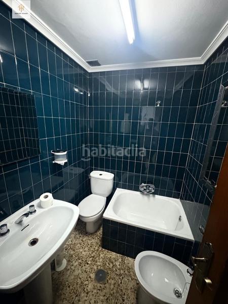 Foto bf1532fd-af36-4053-aa74-8346e29db225. Alquiler oficina moderno despacho en el corazón ideal para profesionales en Cáceres