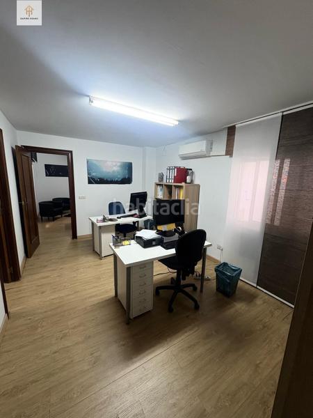 Foto d2953378-85f8-4426-9dbe-b6e6e9626c54. Miete büro in Casco Antiguo Cáceres