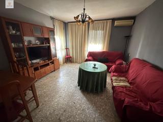 Rez-de-chaussée à Sierra de Fuentes. Amplia planta baja en sierra de fuentes  oportunidad única