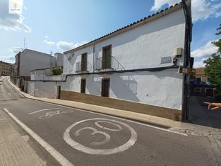Terreny residencial a Casco Antiguo. Se vende casa con solar y cochera en zona san justo