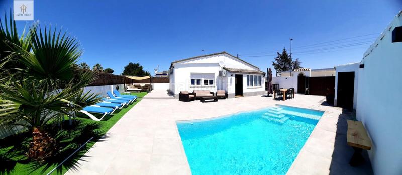 Foto b2a134e1-fdb3-4043-b953-3565793cd3f6. Affitto chalet con parcheggio piscina in Los Gallos Chiclana de la Frontera