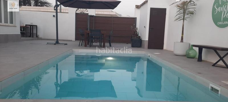 Foto f3735119-44db-49cd-a8ea-18d80221c55e. Affitto chalet con parcheggio piscina in Los Gallos Chiclana de la Frontera