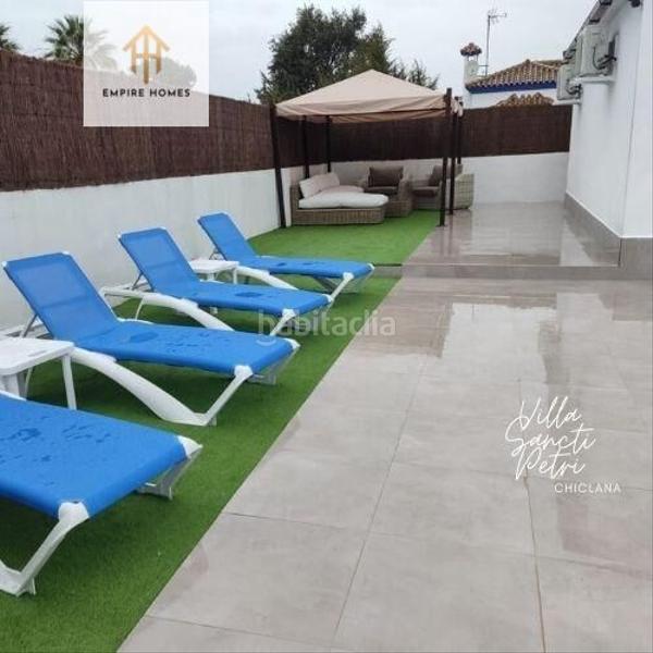 Foto 5946dbd5-618e-4b5c-8e3d-f3e99c1d3d29. Location chalet avec parking piscine dans Los Gallos Chiclana de la Frontera