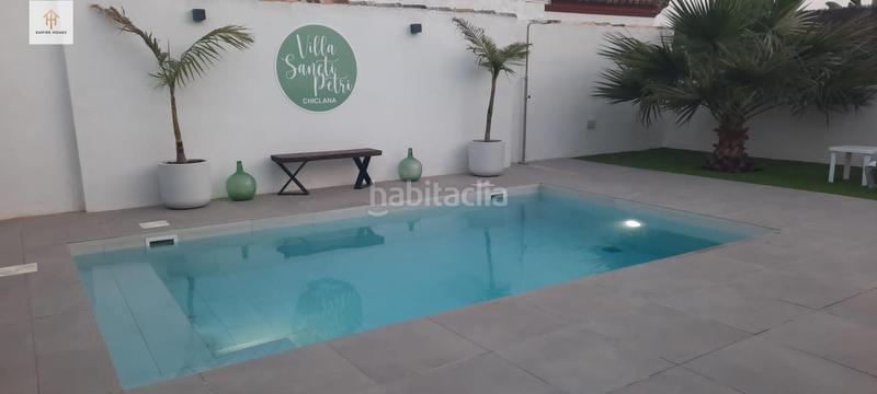 Foto 9358fc64-9e8b-4e2e-b0b4-54b0e07901de. Location chalet avec parking piscine dans Los Gallos Chiclana de la Frontera