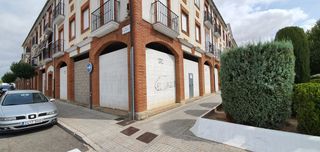 Business premise in Calle Francisco Redondo Guillén