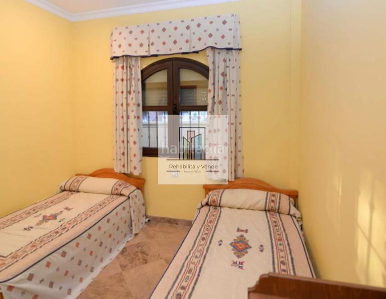 Foto 2584fd25-34a6-403a-915e-010b2e6ebaf1. Chalet con camino parcheggio piscina in La Barrosa Chiclana de la Frontera