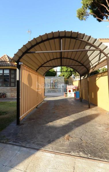 Foto bcbd7598-b996-487b-8234-96235938bb5a. Chalet con camino parcheggio piscina in La Barrosa Chiclana de la Frontera